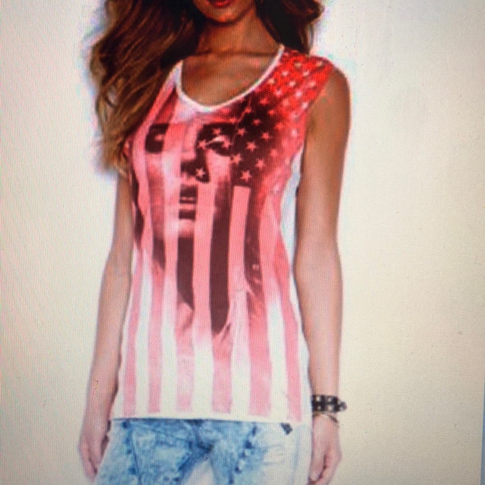 Guess Sleeveless Graphic Scruffy Too